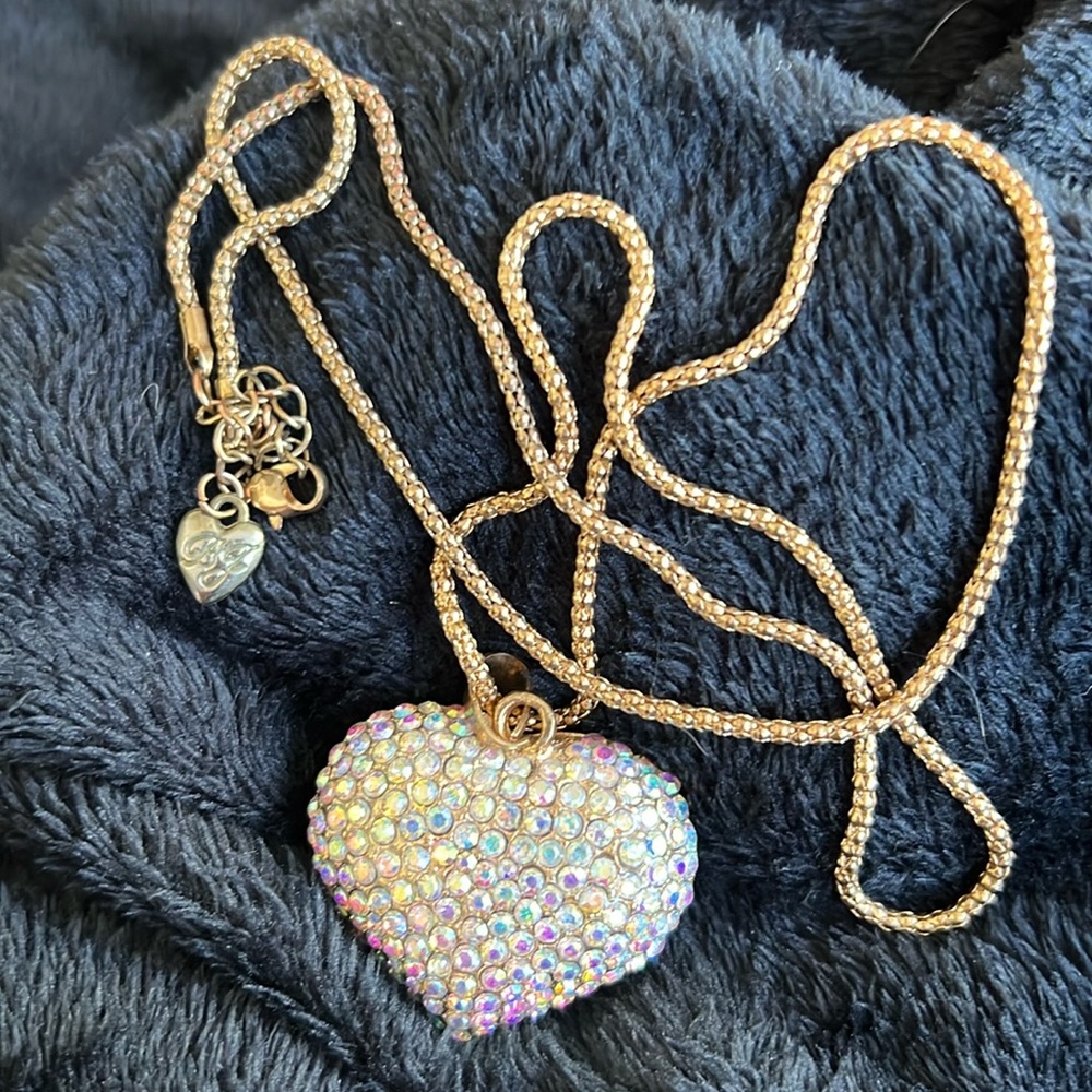 Betsy Johnson heart necklace